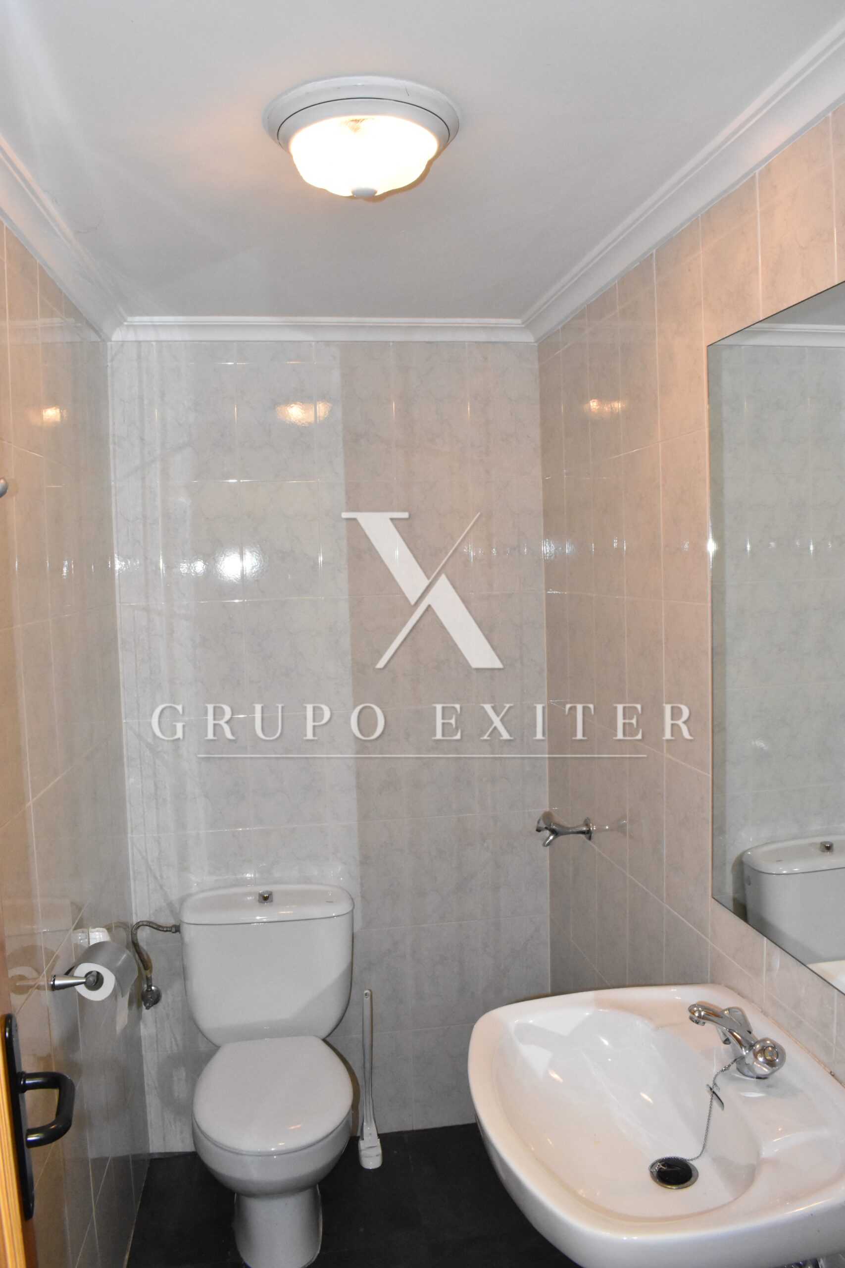 LOCAL SALESAS BAÑO